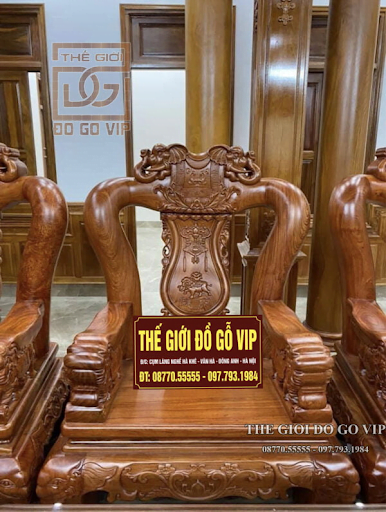 Các hoạ tiết trên bộ bàn ghế minh quốc voi được điêu khắc tỉ mỉ đến từng chi tiết