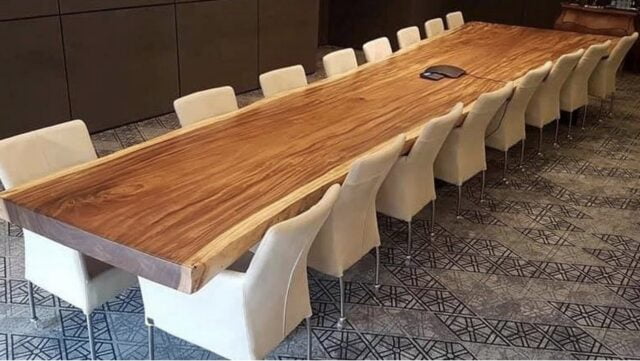 Bàn ghế gỗ nguyên khối lớn dùng trong phòng họp nhiều người