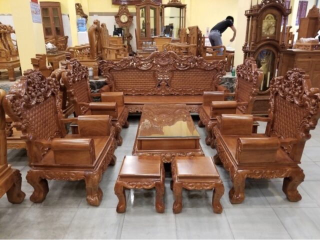 Bộ bàn ghế gỗ hoàng gia chạm khắc tinh xảo