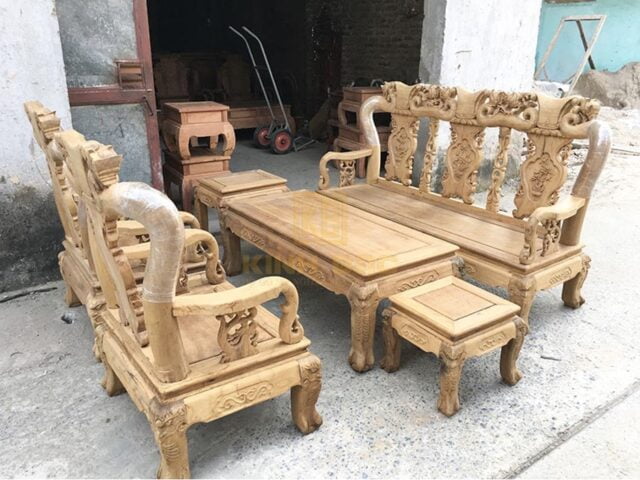 Bộ bàn ghế quốc triện được làm từ gỗ tự nhiên cao cấp