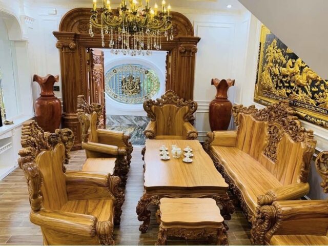 Mẫu bàn ghế hoàng gia được làm từ gỗ nguyên khối cao cấp