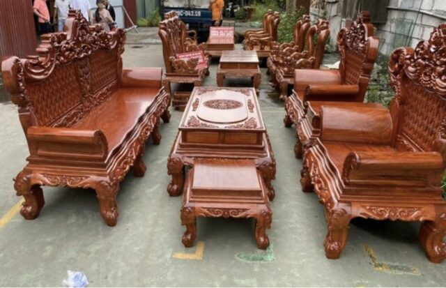 Mẫu bàn ghế hoàng gia mang đến không gian phòng khách sự quyền lực