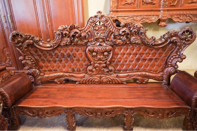 Mẫu ghế hoàng gia đẹp được chạm khắc tinh xảo, tỉ mỉ