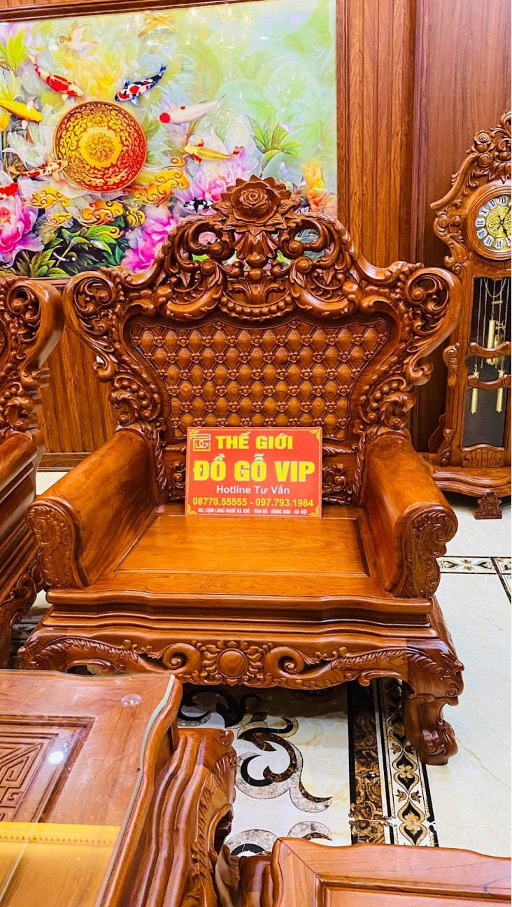 Ghế nhỏ của bộ hoàng gia hoa hồng vách long gỗ hương đá được chạm khắc tinh xảo